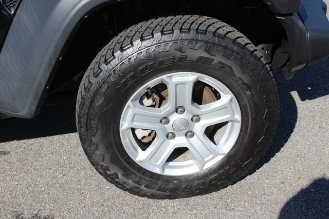 Used 2022 Jeep Wrangler Sport S image 32