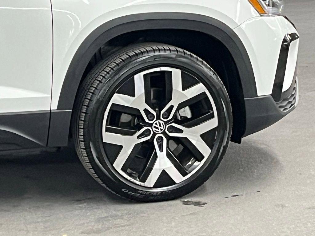 Used 2023 Volkswagen Taos SEL image 40