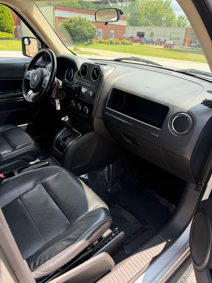 Used 2011 Jeep Patriot Latitude AWD/4WD image 10