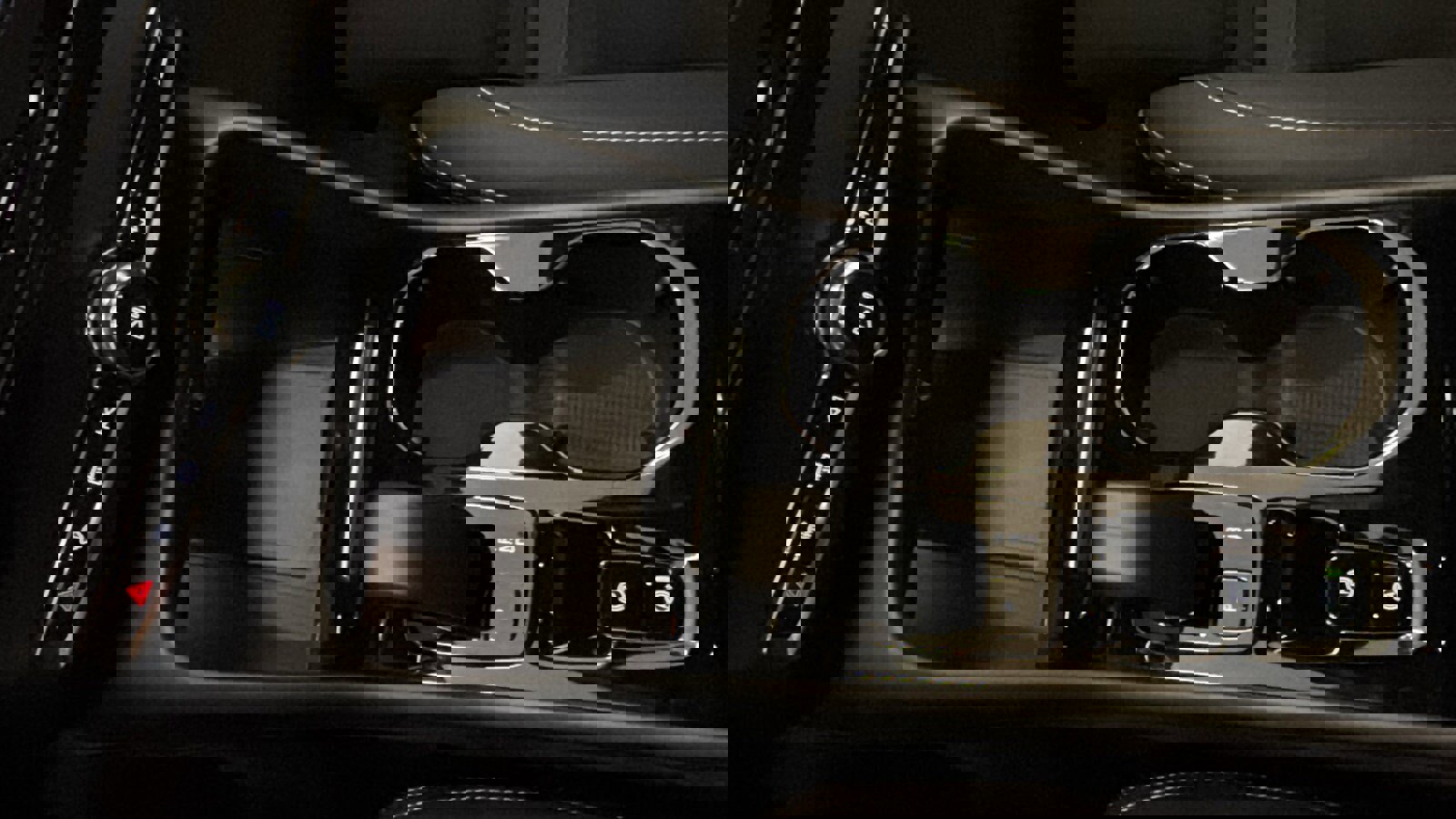 Used 2023 Volvo XC40 B5 Ultimate w/ Climate Package image 19