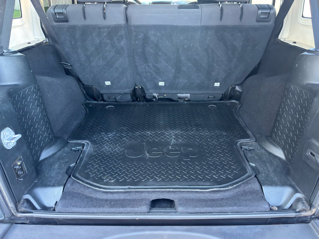 Used 2018 Jeep Wrangler Unlimited Sport S image 36