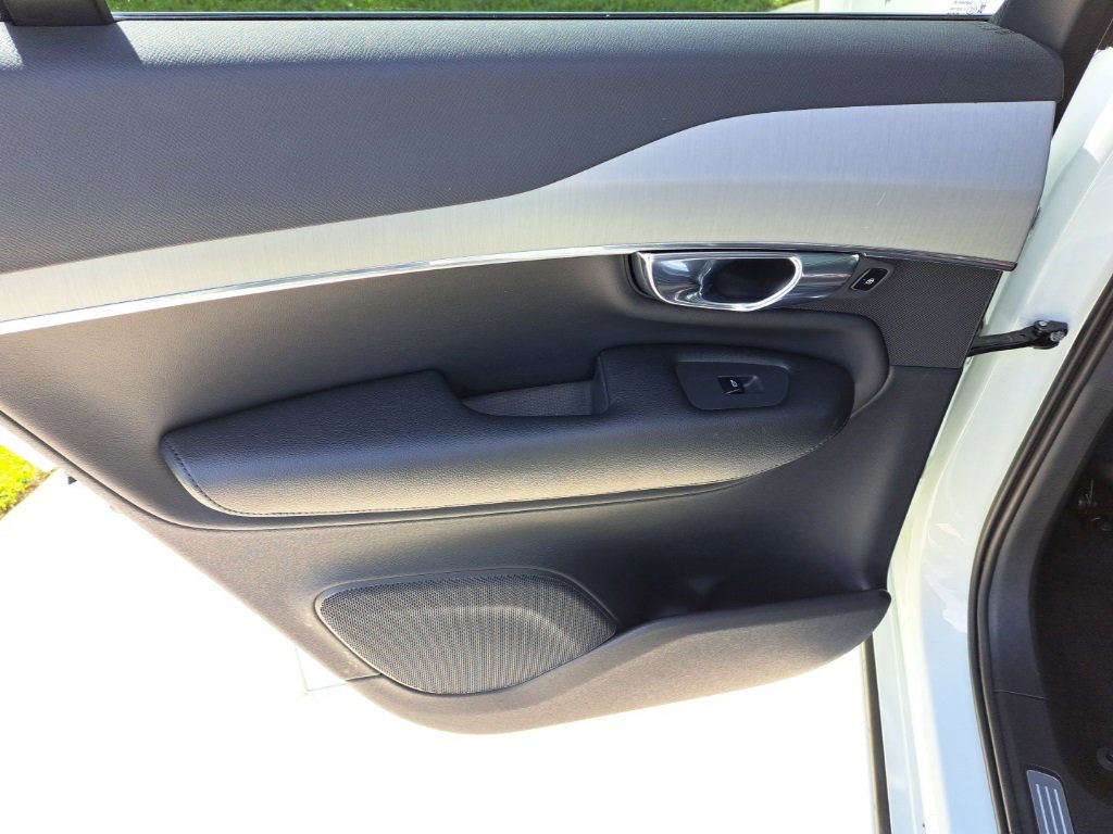 Used 2021 Volvo XC90 T5 Momentum w/ Protection Package Premier image 11