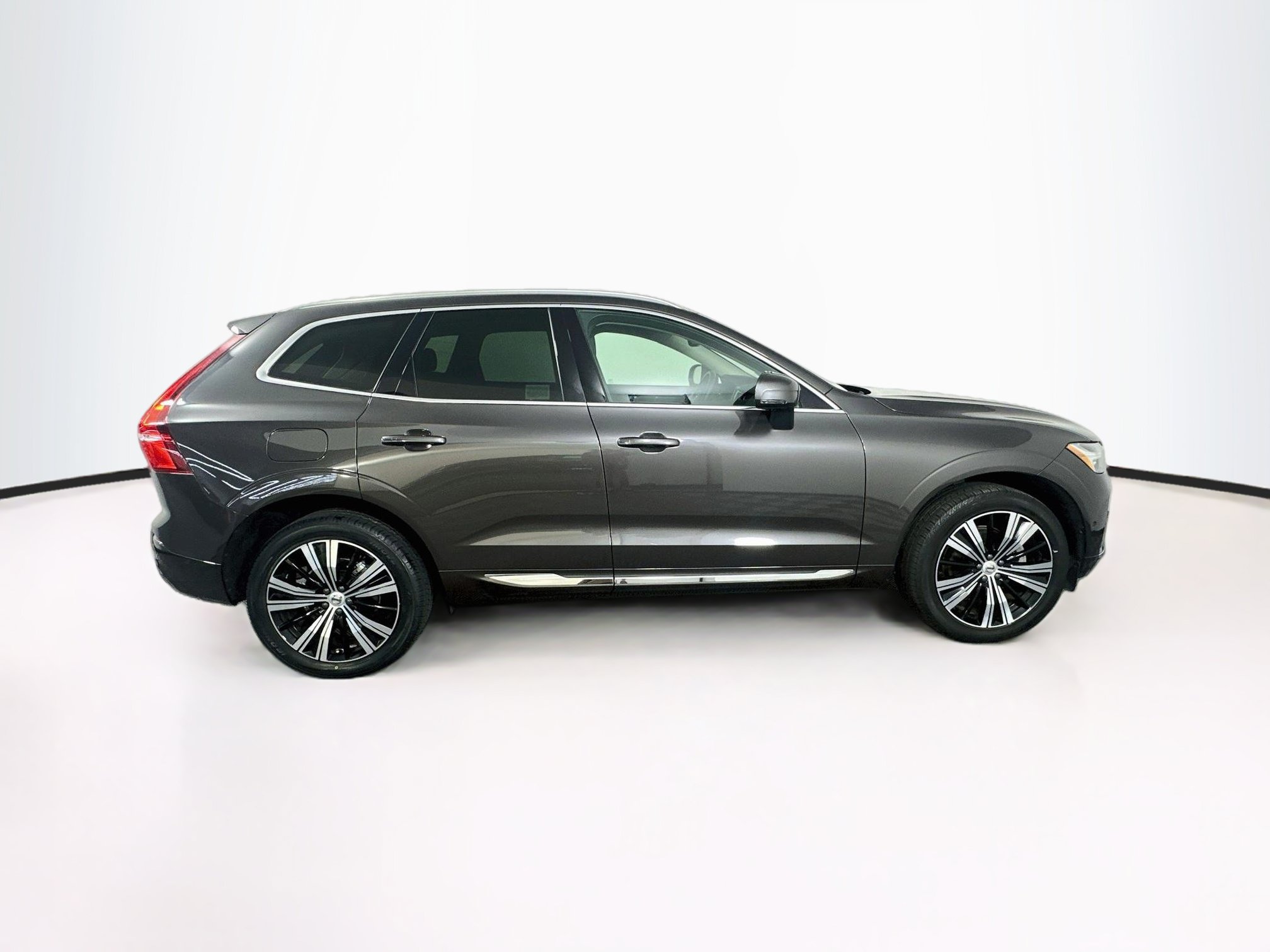 Used 2023 Volvo XC60 B5 Plus w/ Protection Package Premier FWD image 10