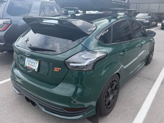 Used 2017 Ford Focus ST FWD image 3