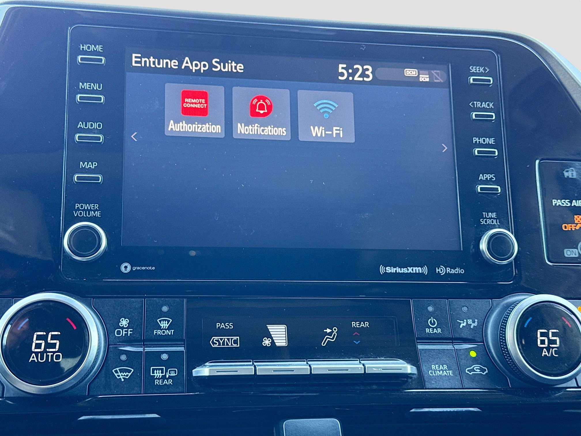 Used 2020 Toyota Highlander XLE image 34