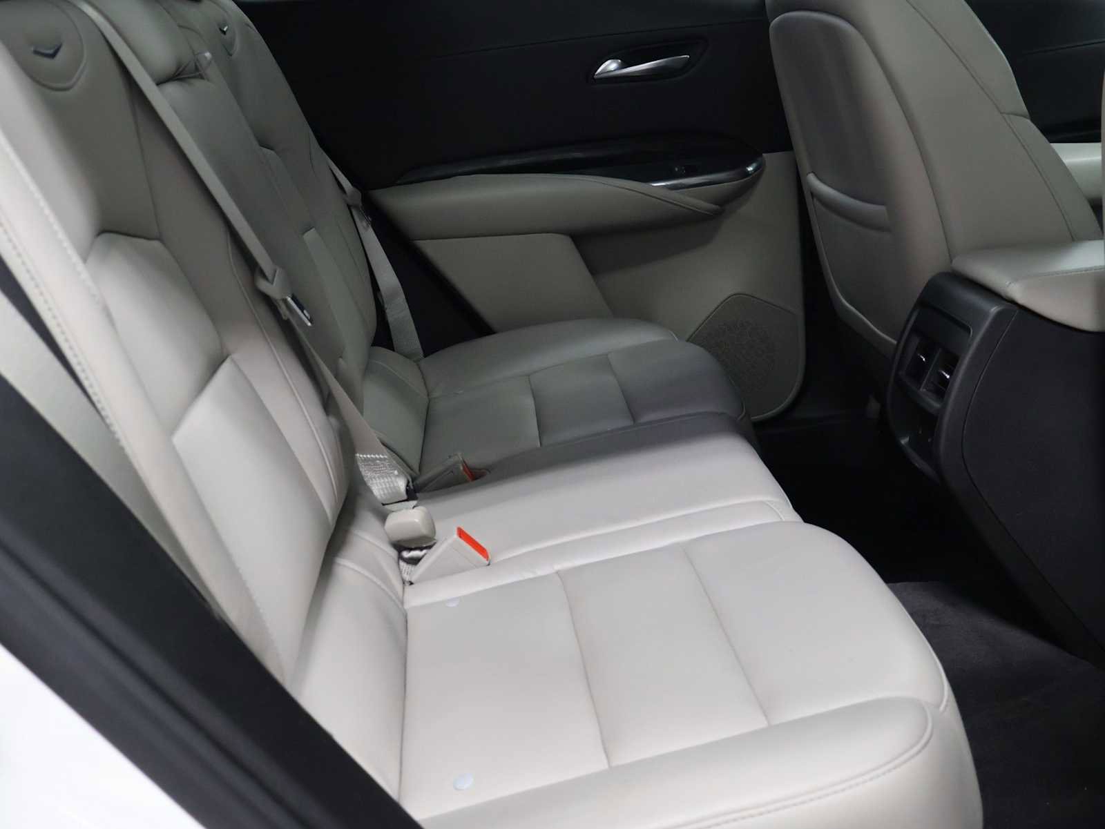 Used 2020 Cadillac XT4 Premium Luxury w/ Cold Weather Package AWD/4WD image 33