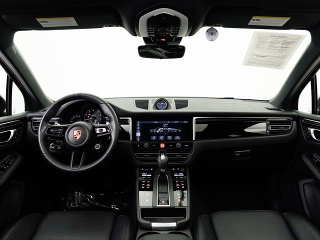 Certified 2025 Porsche Macan AWD/4WD image 13