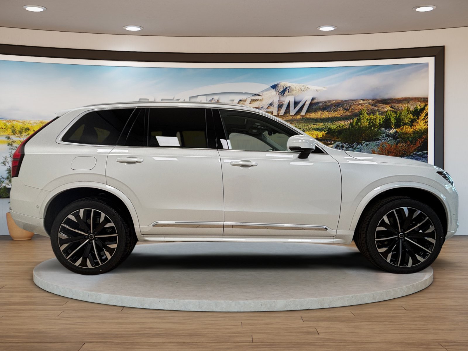 New 2026 Volvo XC90 B6 Plus w/ Protection Package AWD/4WD image 4