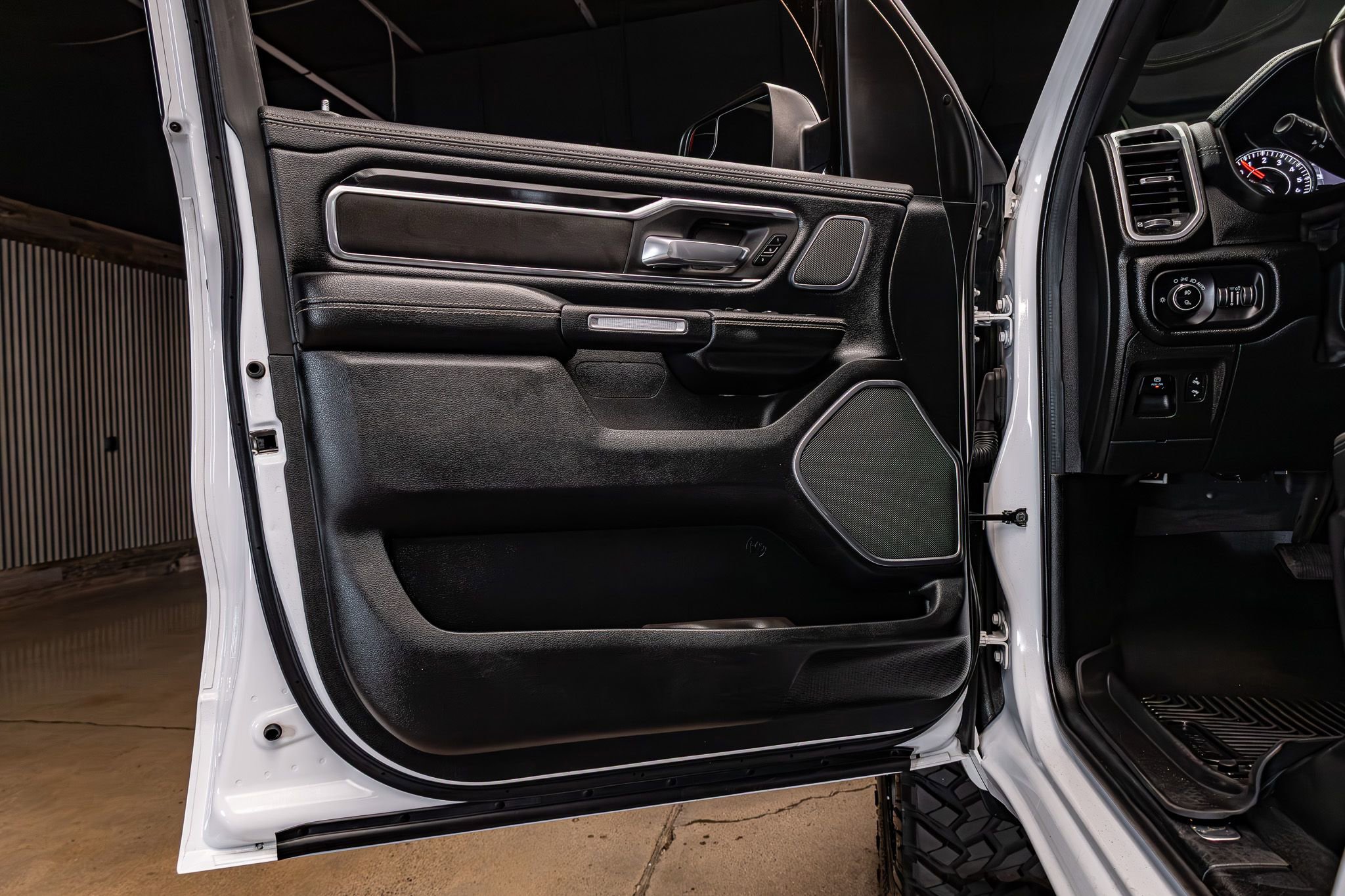 Used 2021 RAM 1500 Laramie image 30