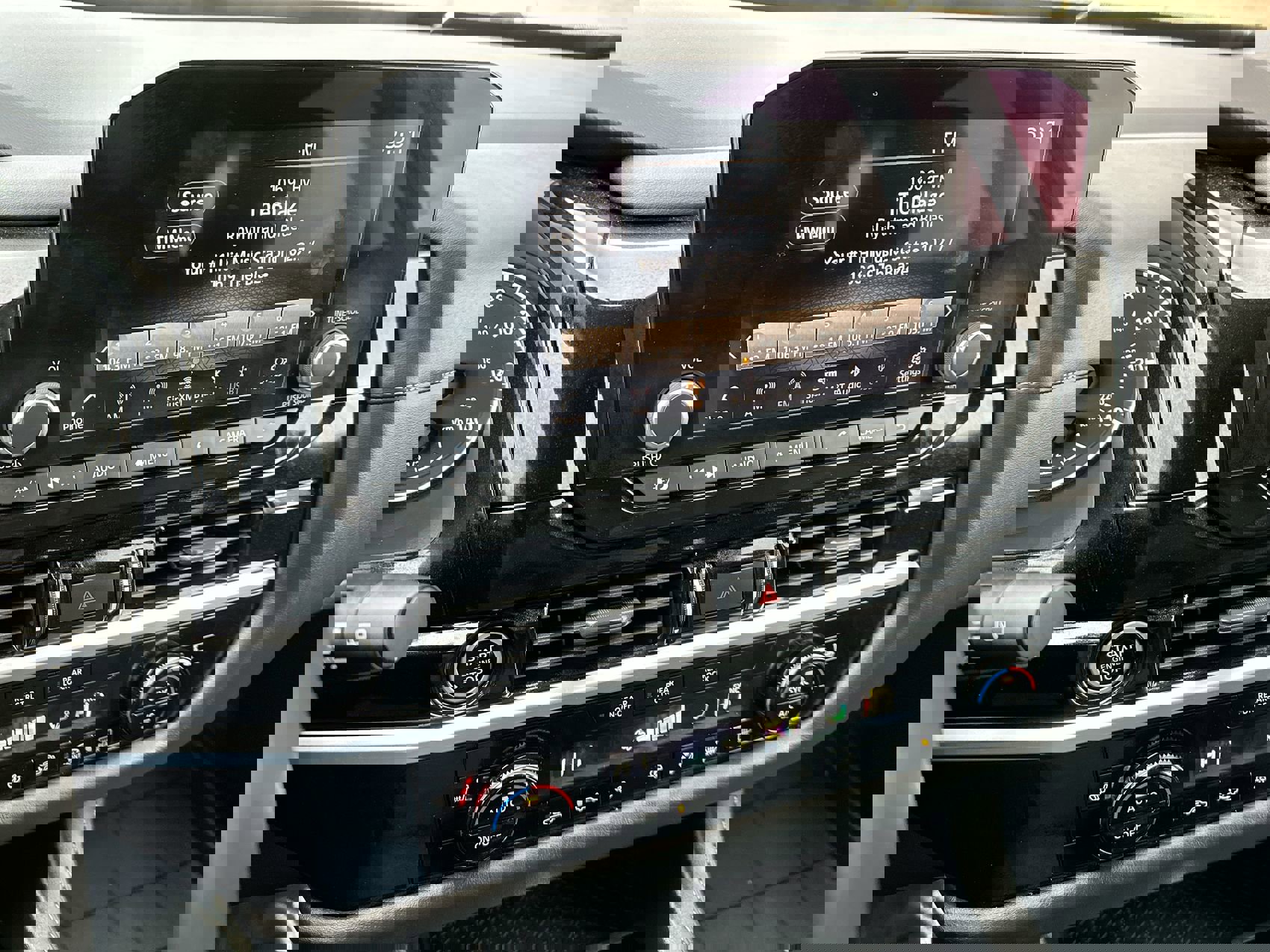 Used 2024 Nissan Pathfinder SV image 16