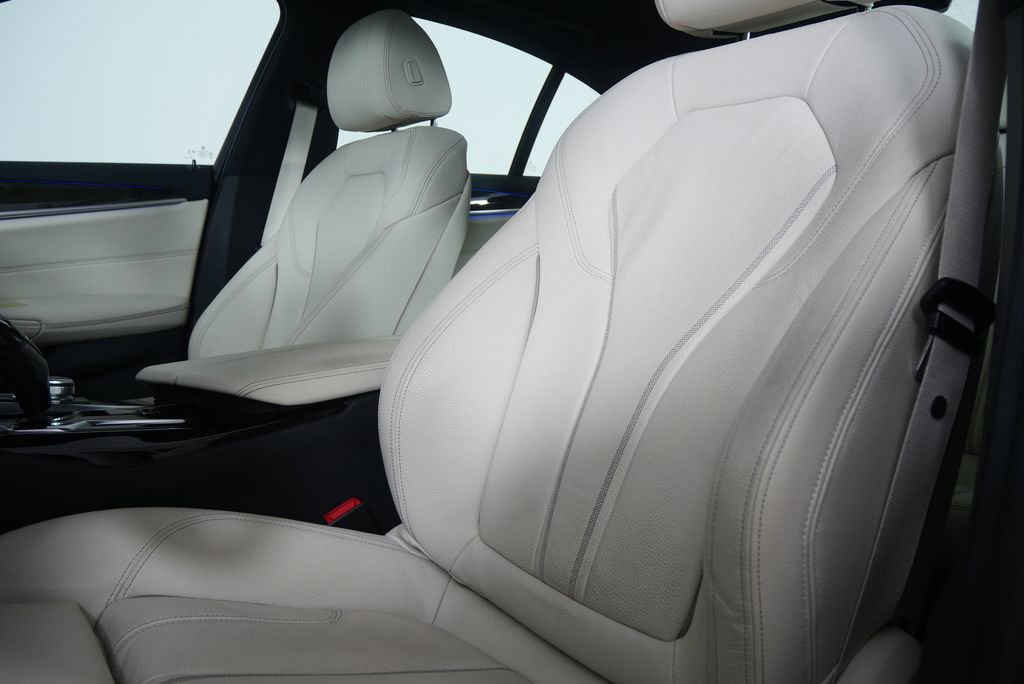 Certified 2023 BMW 530i w/ Premium Package image 11