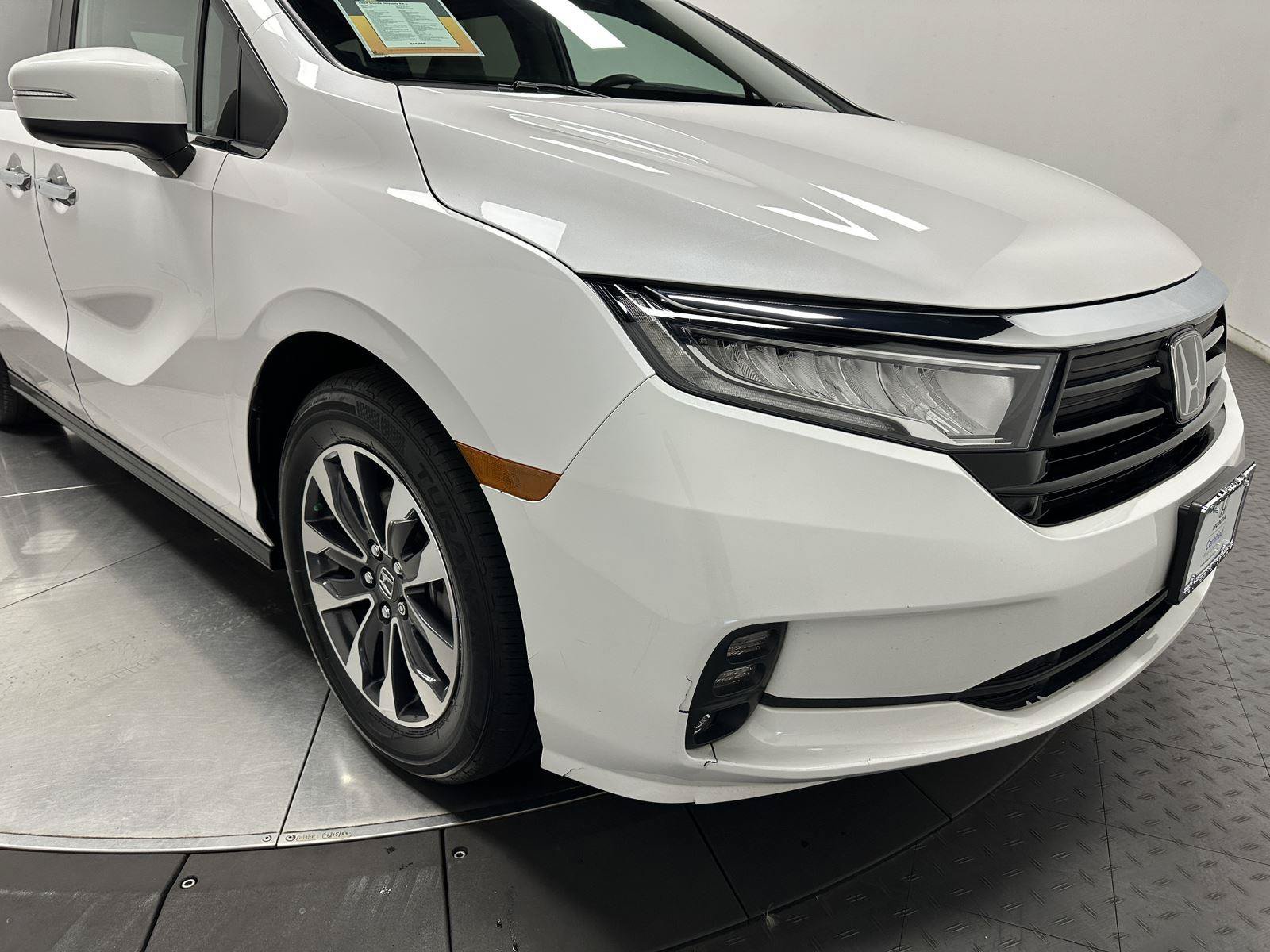 Used 2024 Honda Odyssey EX-L image 3