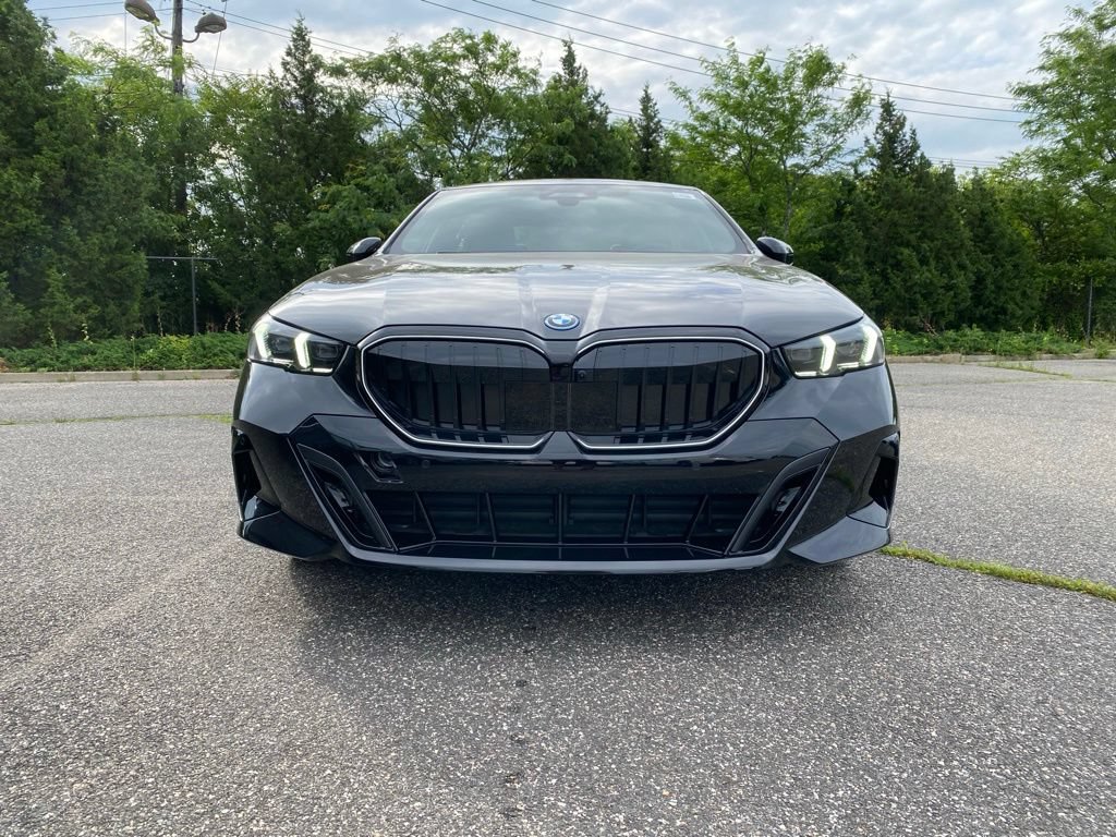 New 2027 BMW 550e xDrive AWD/4WD image 2