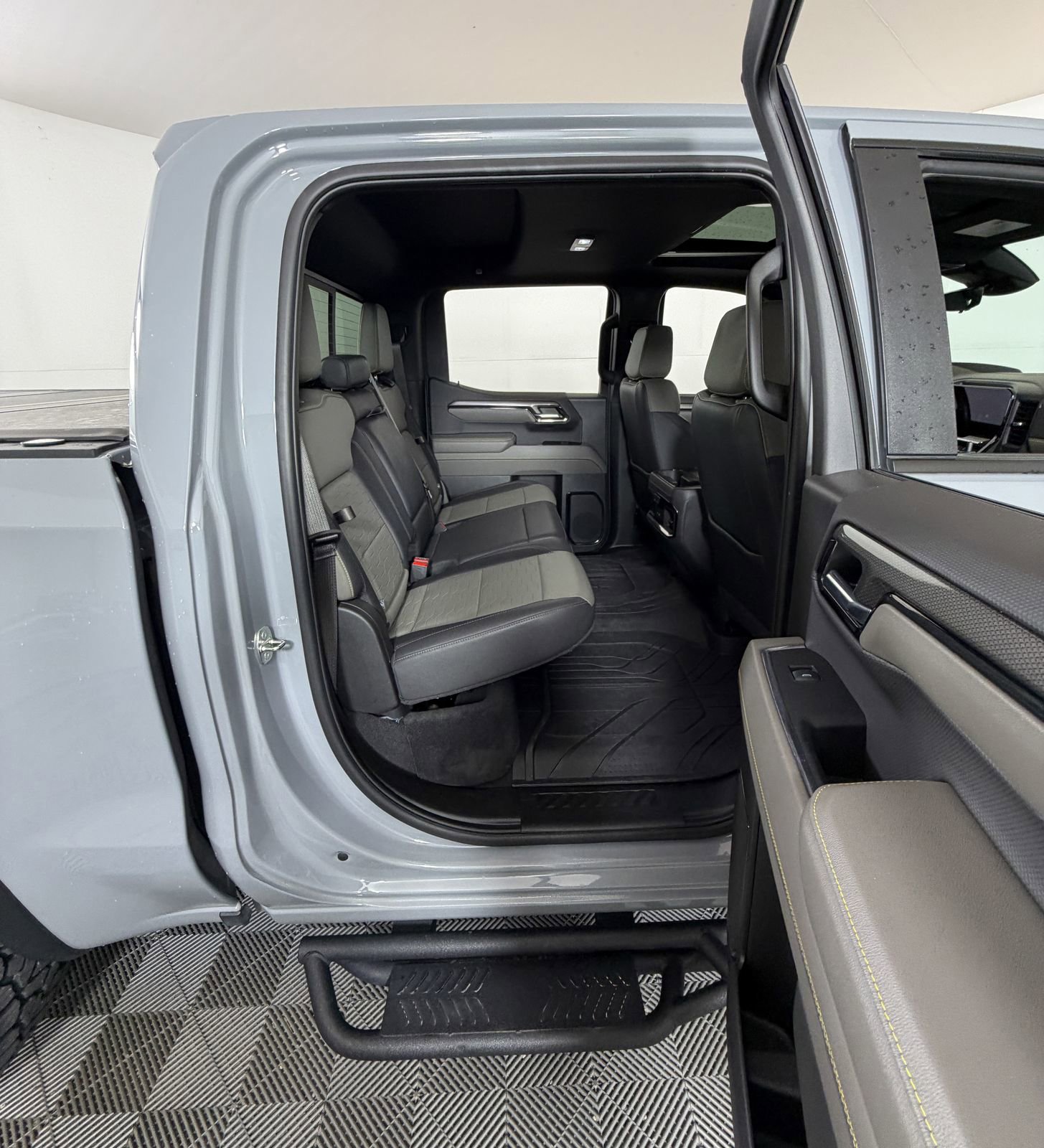 Used 2024 Chevrolet Silverado 1500 ZR2 w/ Technology Package AWD/4WD image 5
