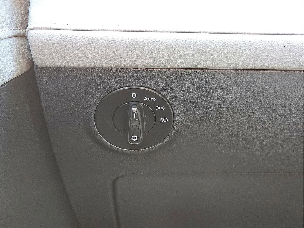 Used 2024 Volkswagen Taos SE image 23