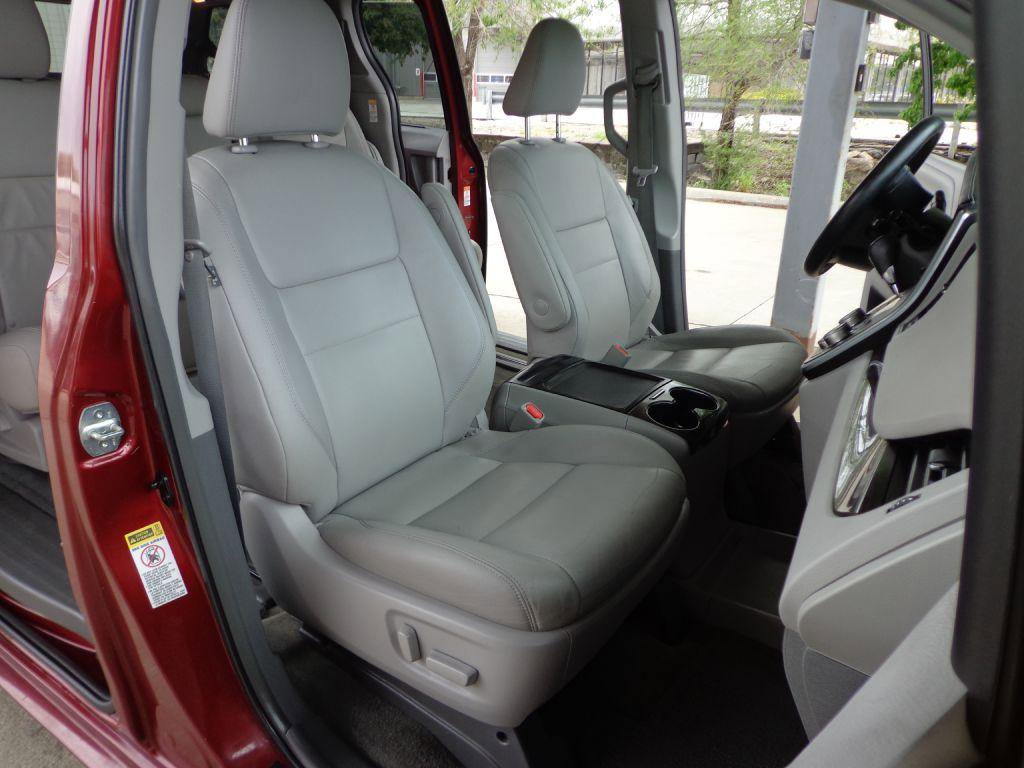 Used 2015 Toyota Sienna XLE w/ XLE Navigation Package FWD image 16