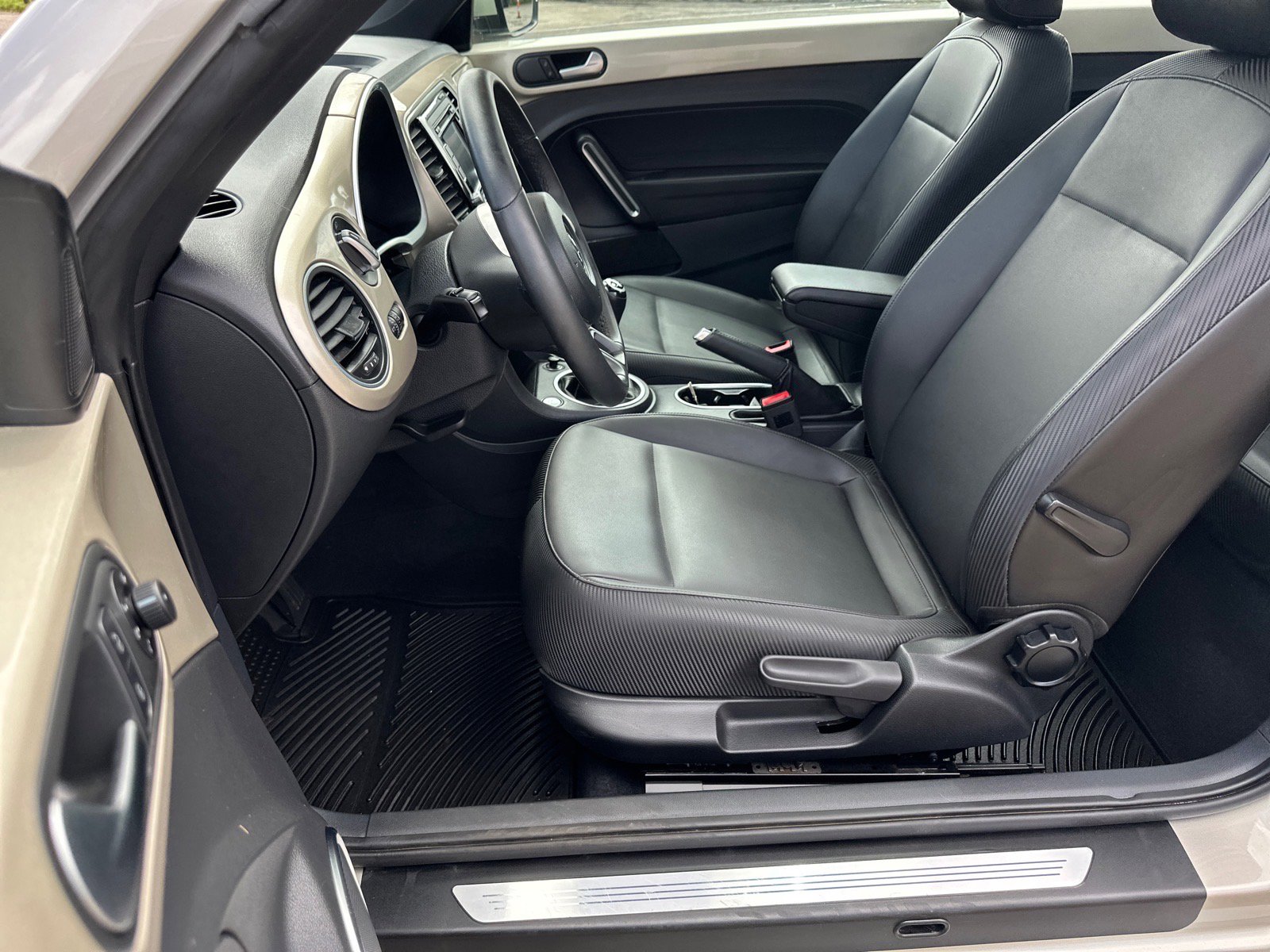 Used 2014 Volkswagen Beetle 1.8T FWD image 18