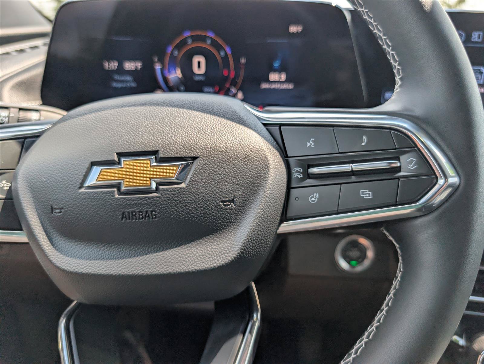 Used 2025 Chevrolet Traverse LT FWD image 25