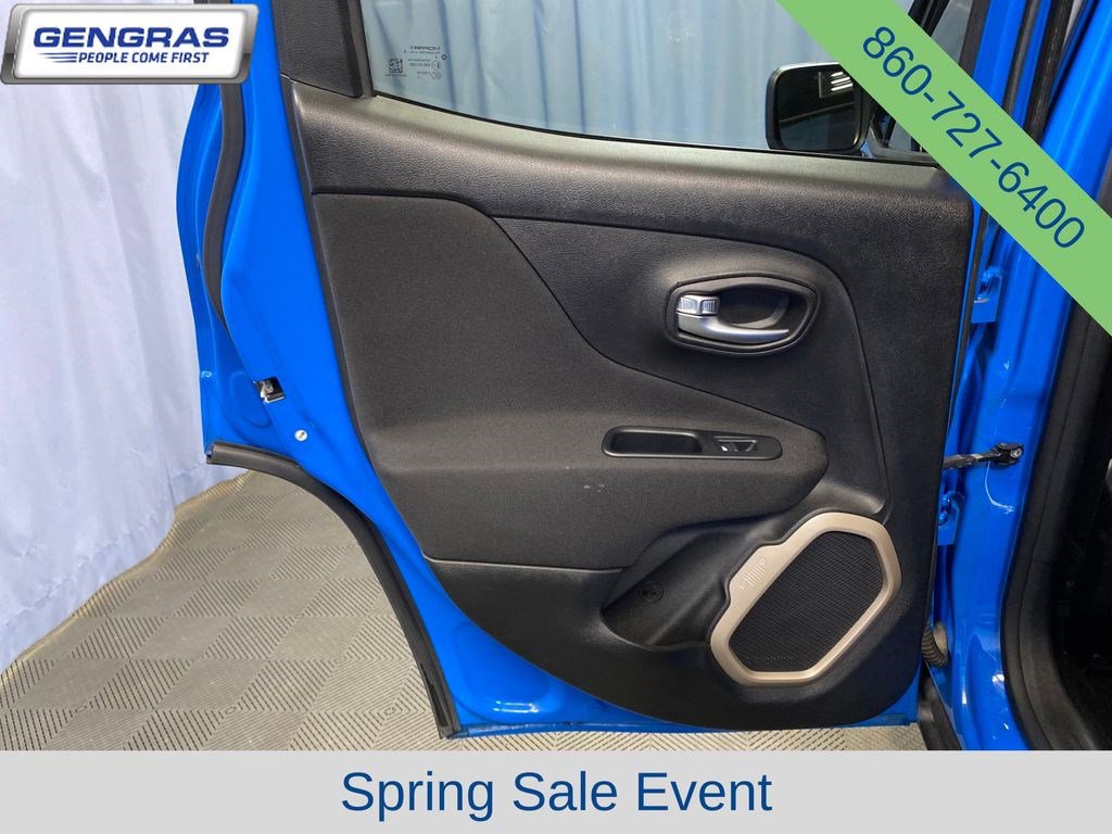 Used 2015 Jeep Renegade Latitude AWD/4WD image 25