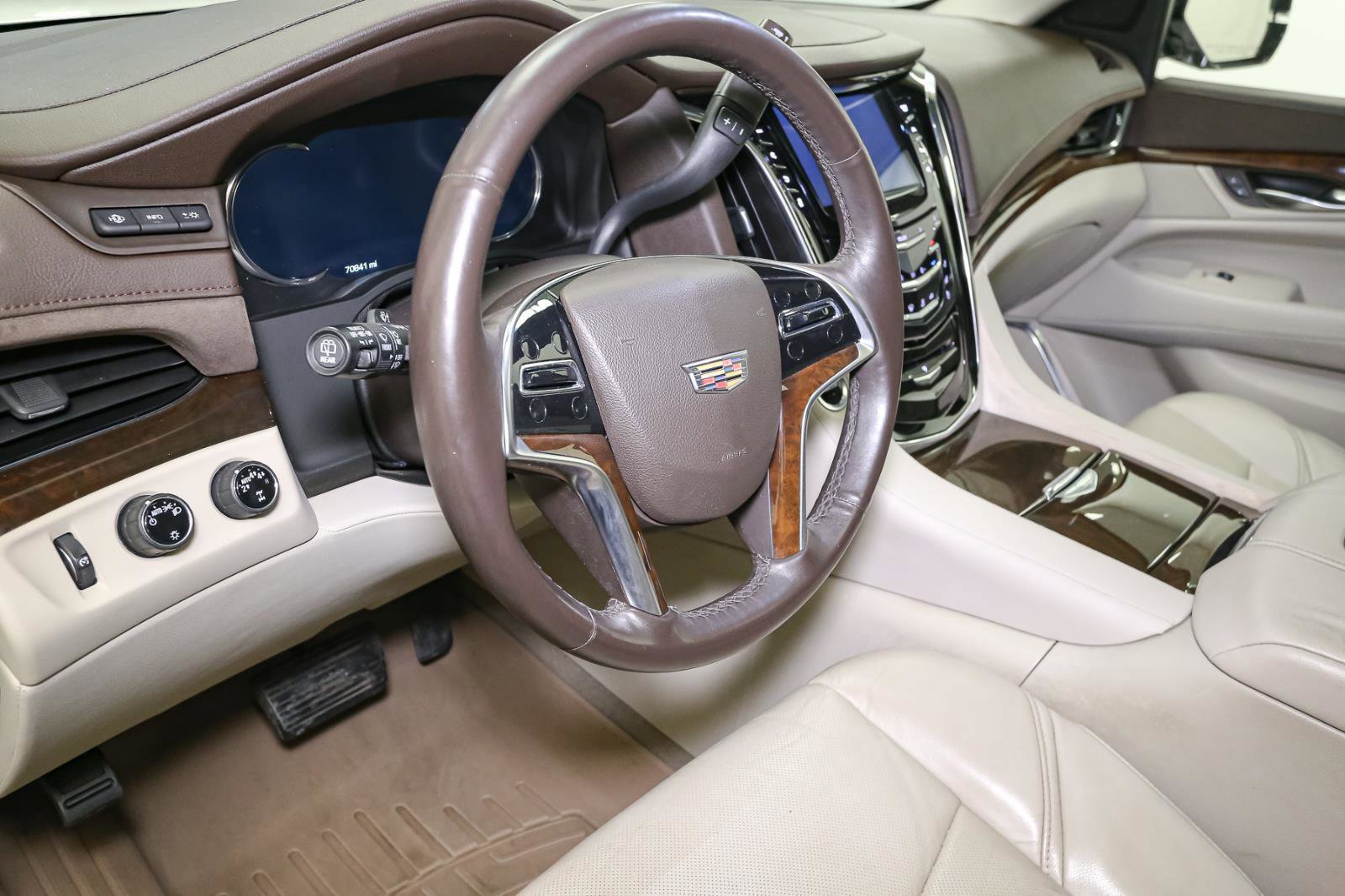 Used 2017 Cadillac Escalade Luxury image 30