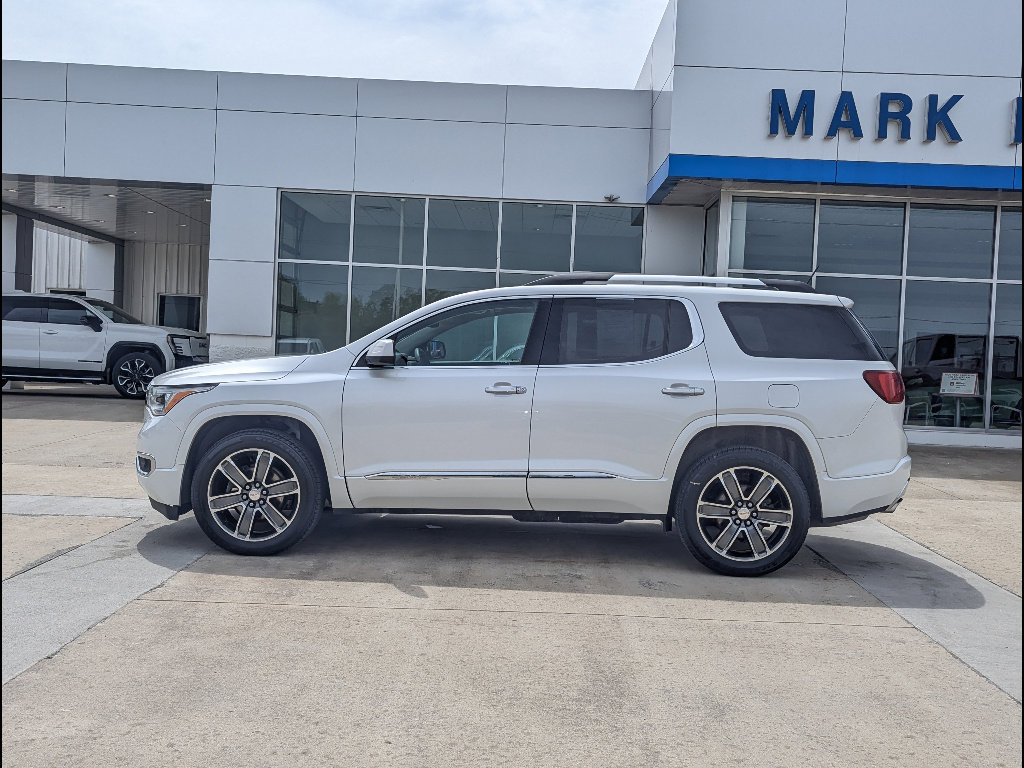 Used 2017 GMC Acadia Denali w/ Technology Package AWD/4WD image 9