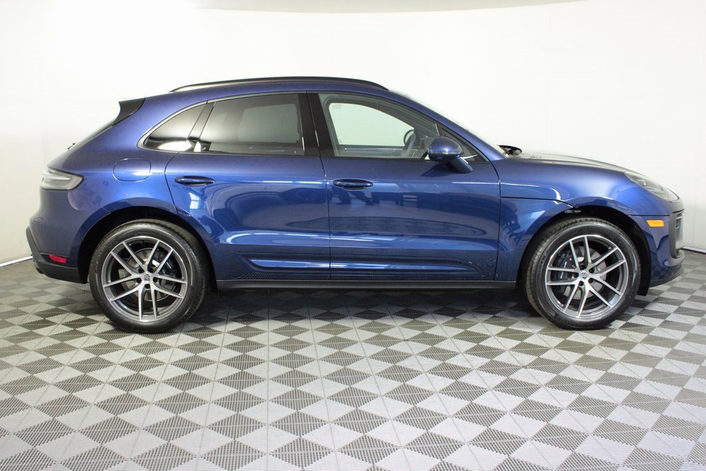 Used 2025 Porsche Macan image 9