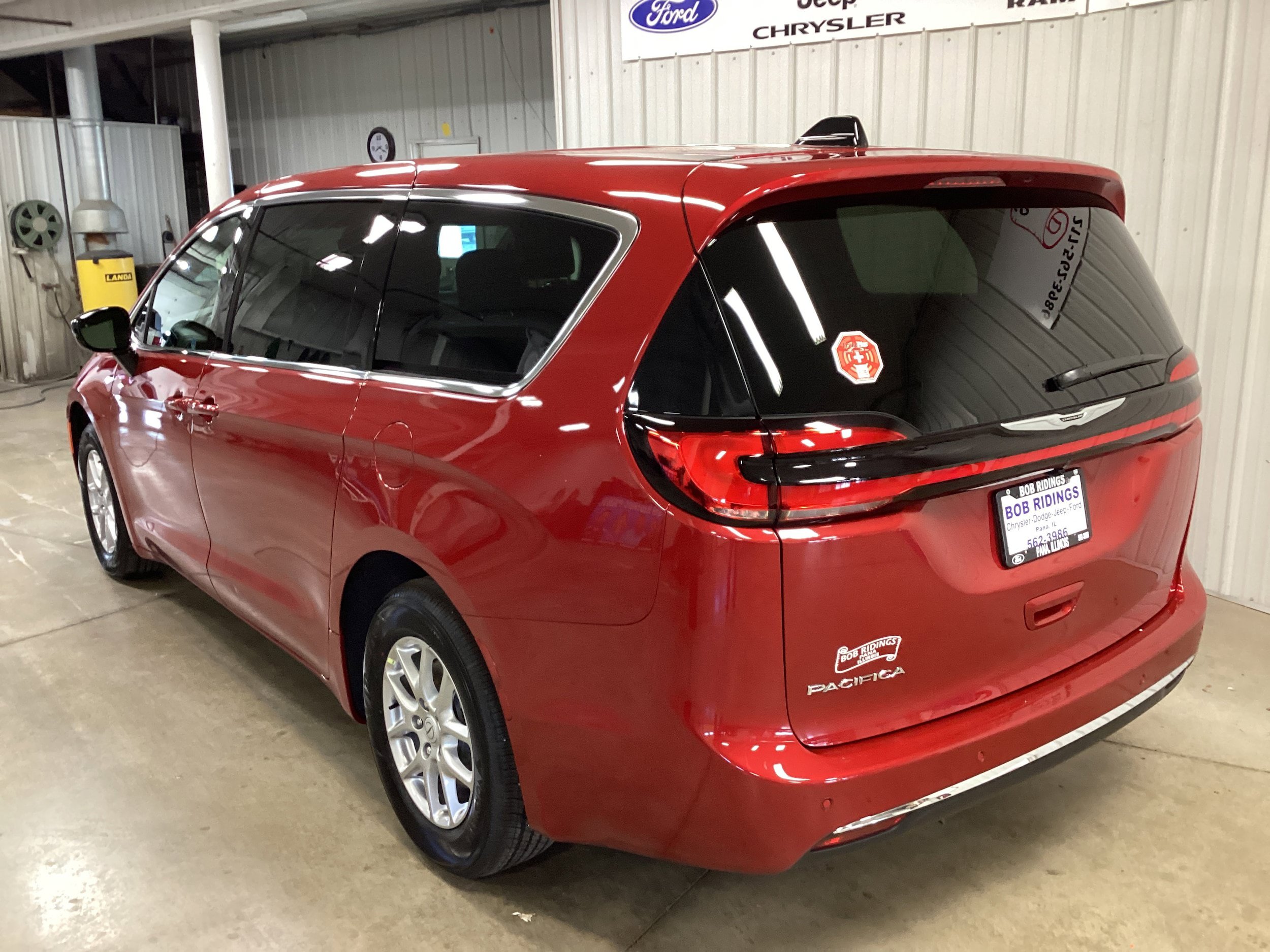 New 2026 Chrysler Pacifica Select FWD image 3