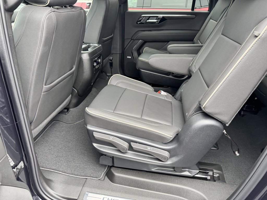 New 2025 Chevrolet Suburban Premier image 30