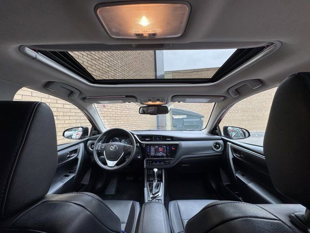 Used 2018 Toyota Corolla XSE image 15