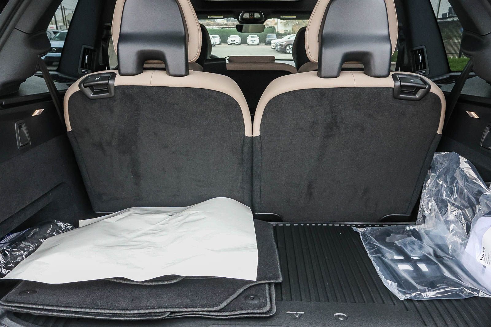 New 2026 Volvo XC90 T8 Plus w/ Protection Package Premier image 26