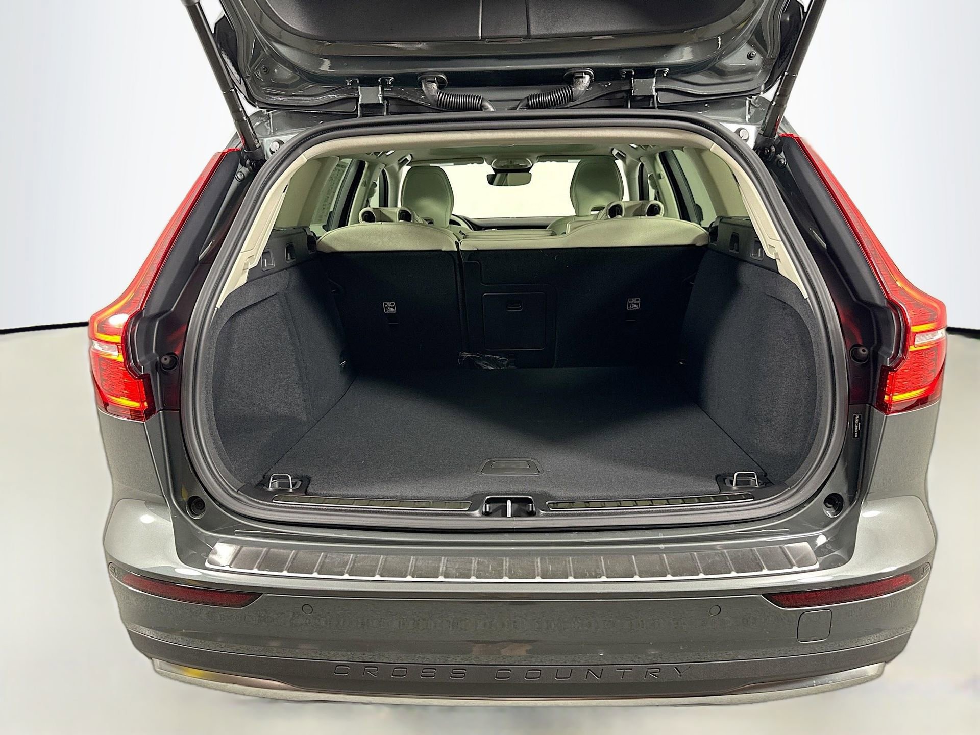 New 2026 Volvo V60 B5 Cross Country Plus w/ Protection Package Premier image 28