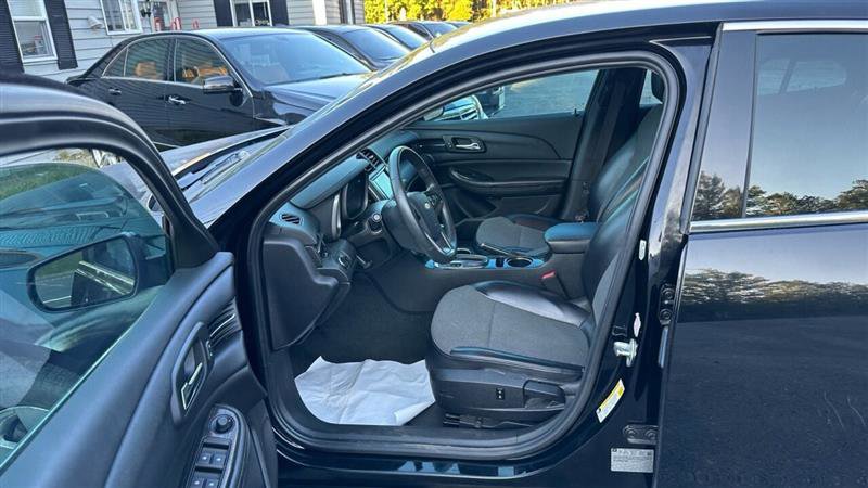 Used 2016 Chevrolet Malibu LT image 11