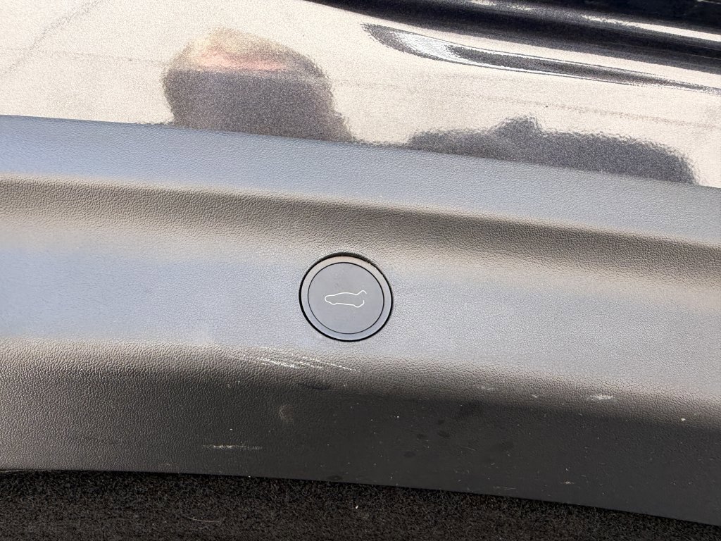 Used 2024 Tesla Model Y Long Range image 37