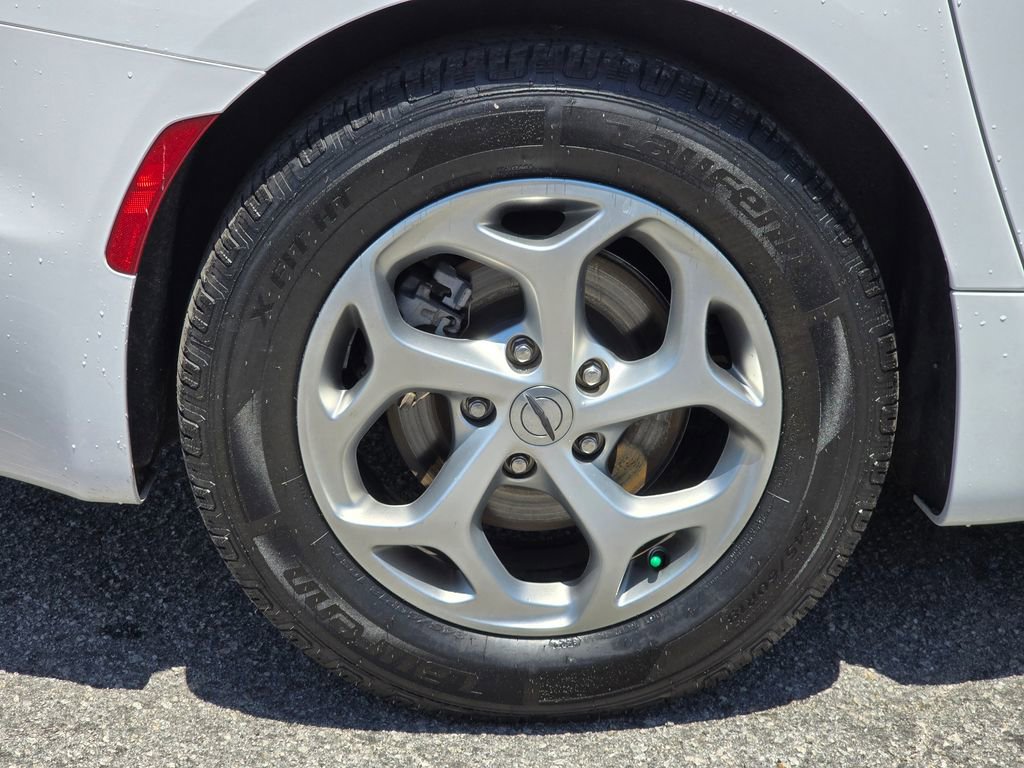 Used 2024 Chrysler Pacifica Limited FWD image 14