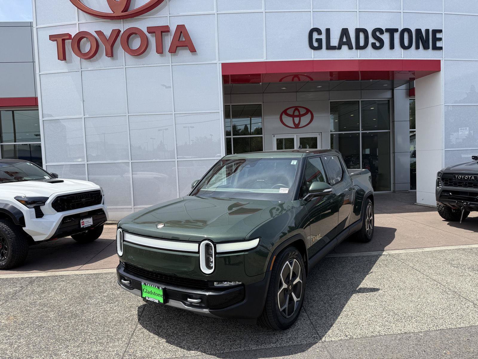 Used 2023 Rivian R1T Adventure AWD/4WD video 1
