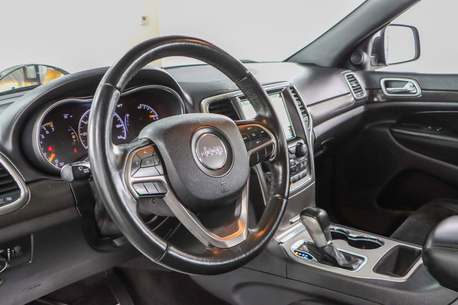 Used 2018 Jeep Grand Cherokee Altitude image 23