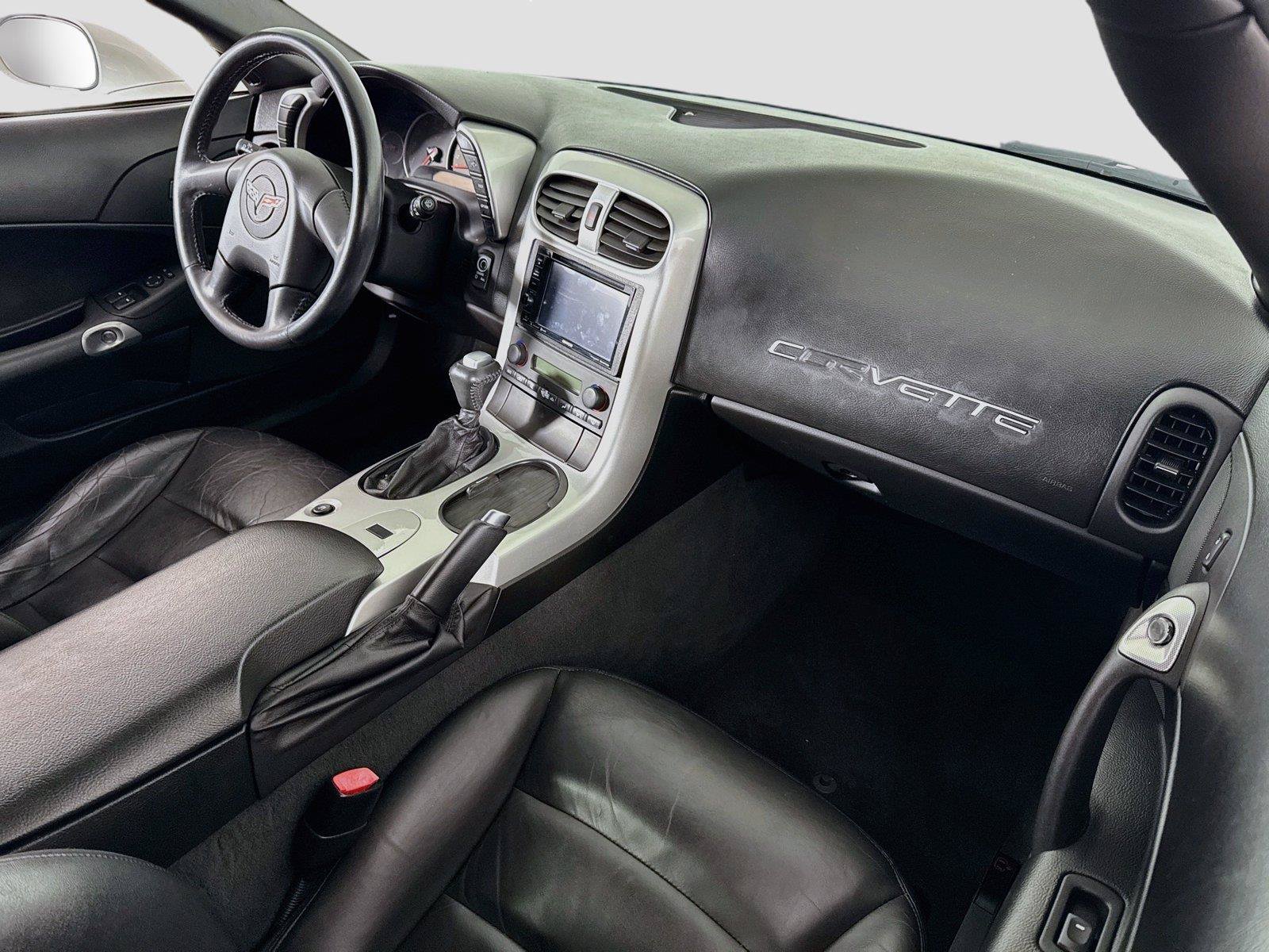 Used 2005 Chevrolet Corvette Coupe RWD image 16