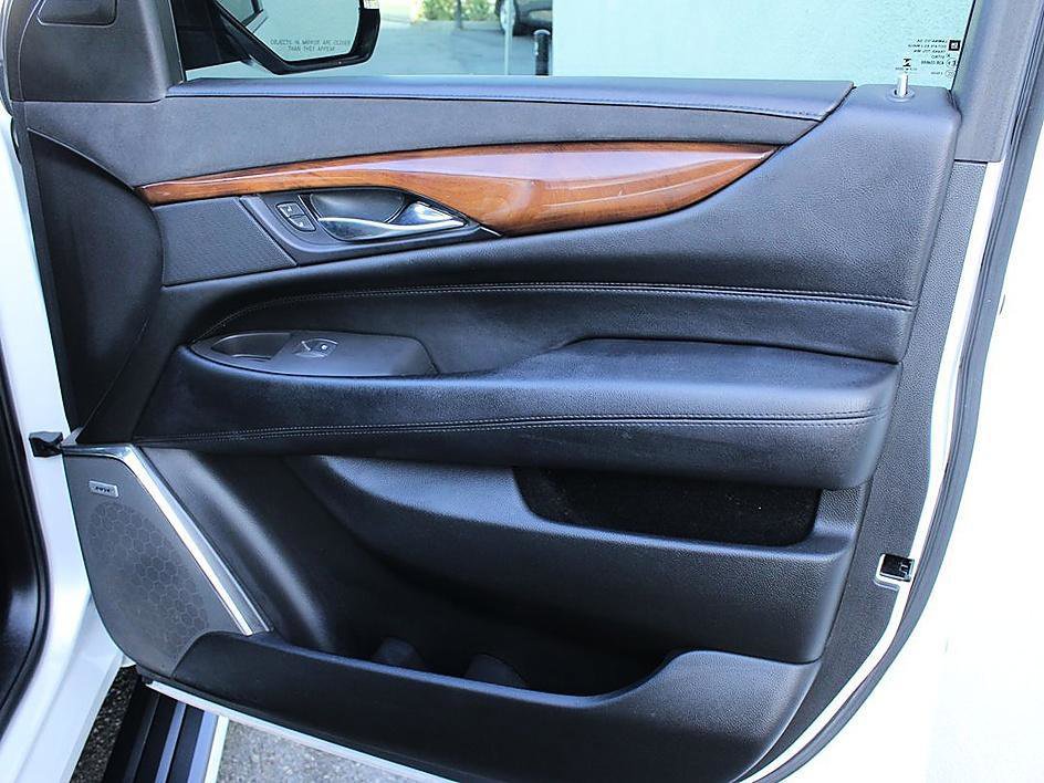 Used 2017 Cadillac Escalade Premium Luxury image 26