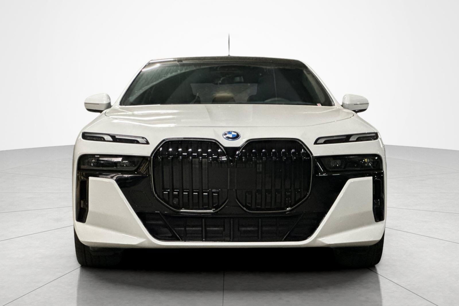 New 2026 BMW i7 xDrive60 AWD/4WD image 8