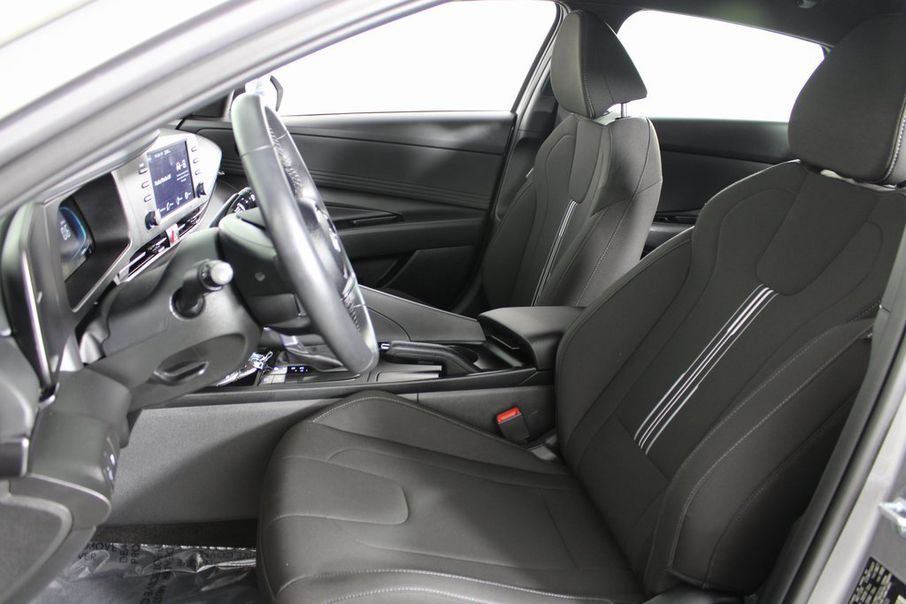 Certified 2025 Hyundai Elantra Sport image 15