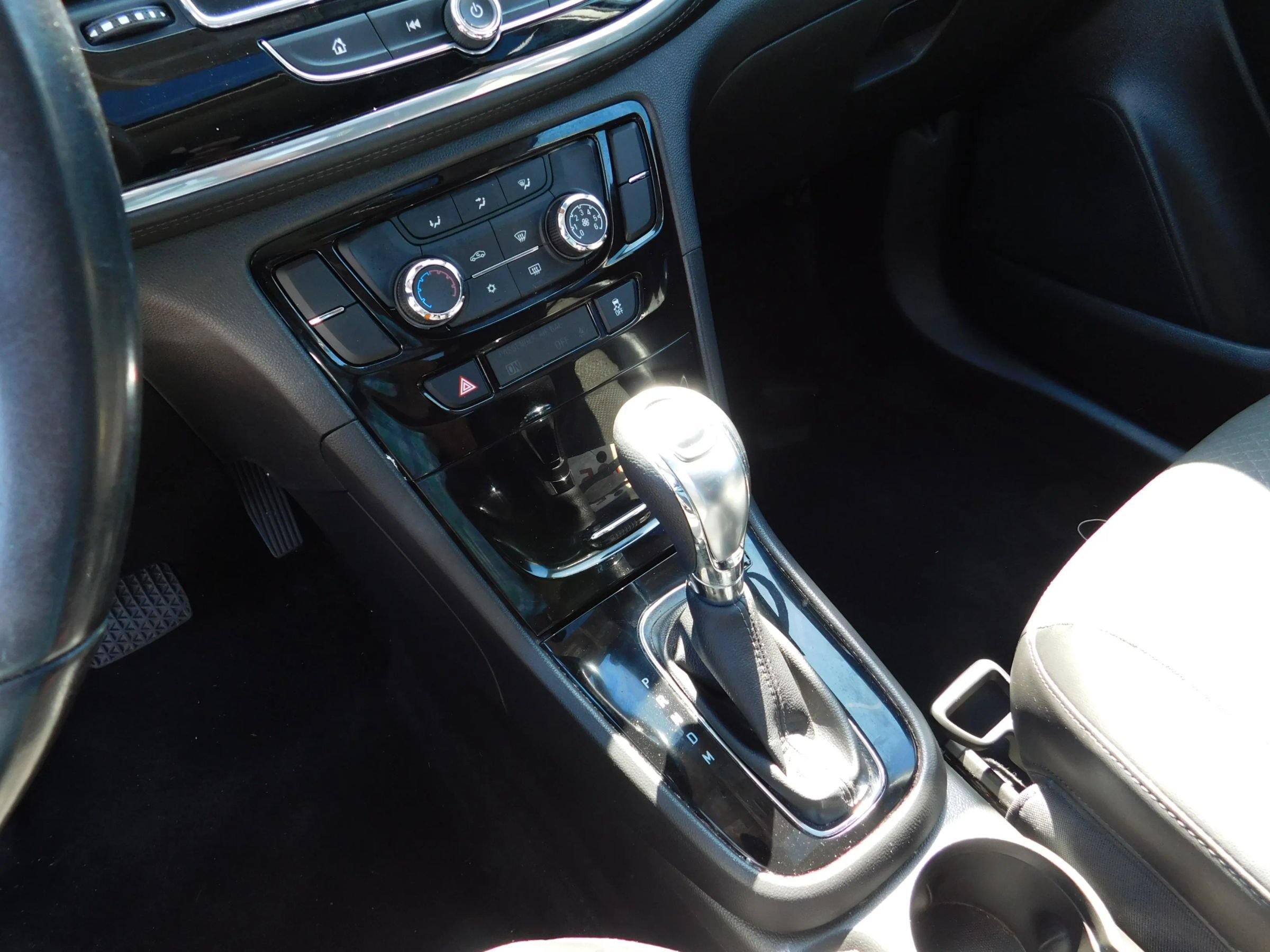 Used 2019 Buick Encore Sport Touring AWD/4WD image 16