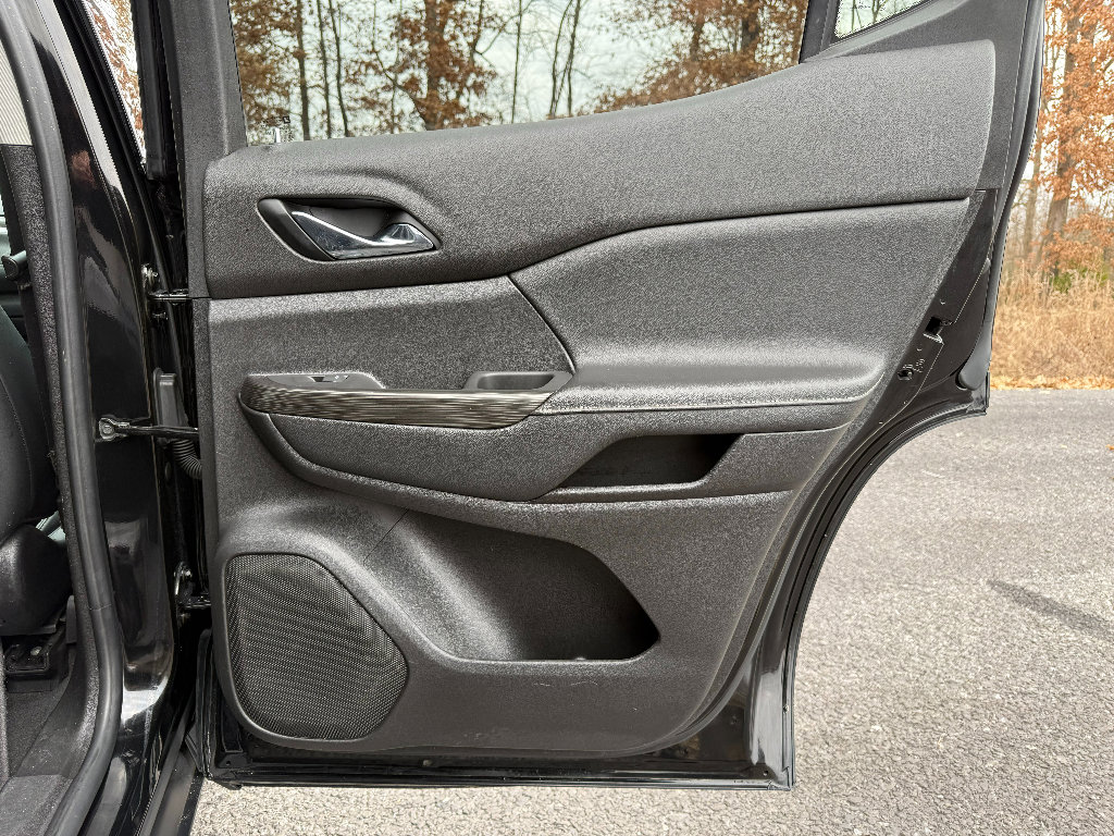 Used 2019 GMC Acadia SLT image 29