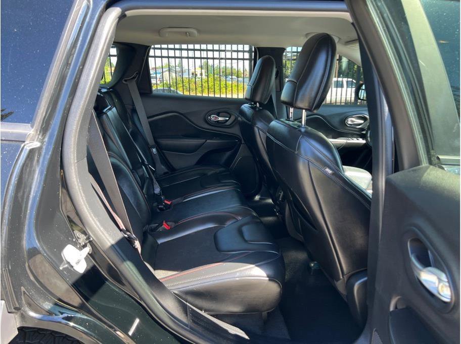 Used 2020 Jeep Cherokee Trailhawk w/ Cold Weather Group image 23