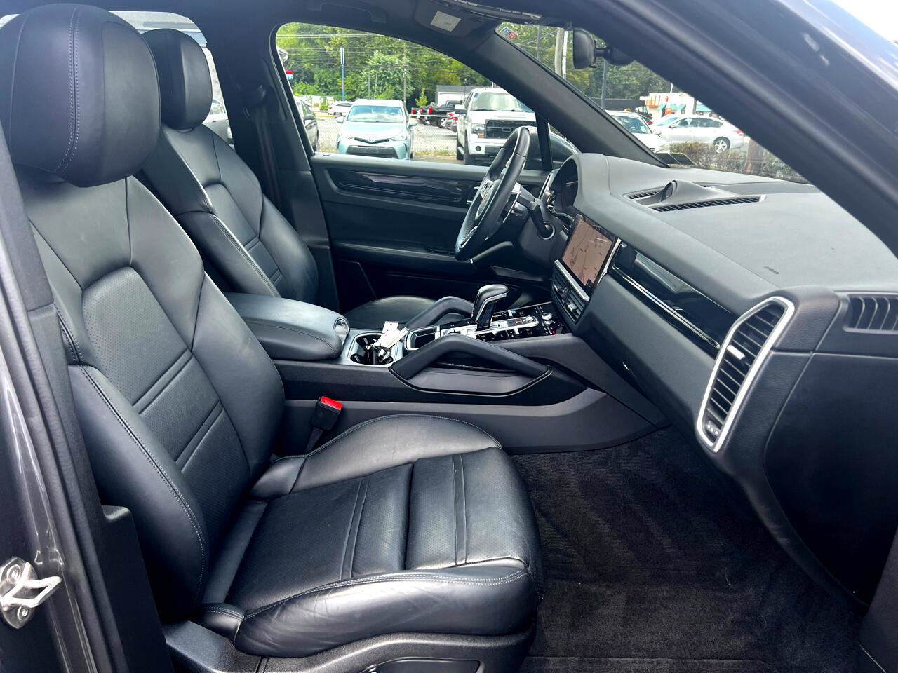 Used 2021 Porsche Cayenne image 25