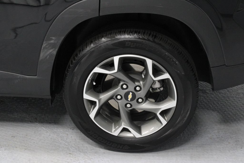 Used 2025 Chevrolet Trax LT FWD image 18