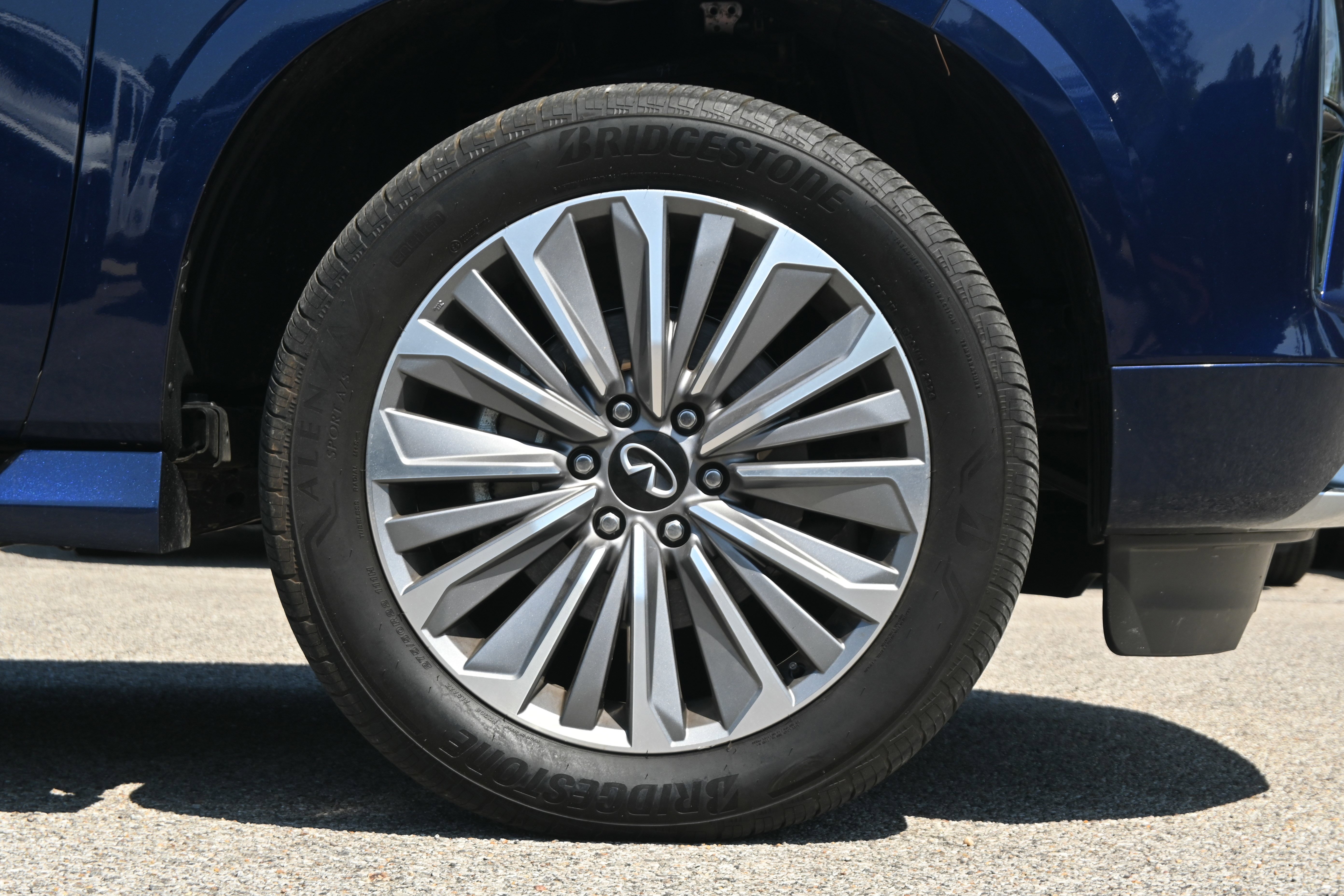 Used 2025 INFINITI QX80 Sensory AWD/4WD image 13