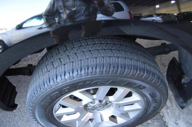 Used 2012 Nissan Frontier SL w/ Moonroof Pkg image 35