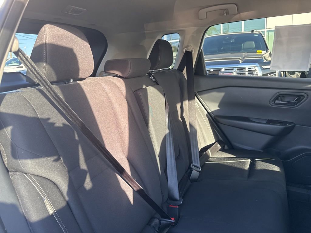 Used 2024 Nissan Rogue S AWD/4WD image 21