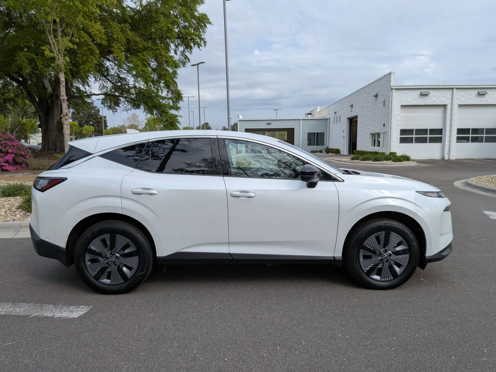 Used 2025 Nissan Murano SL image 2