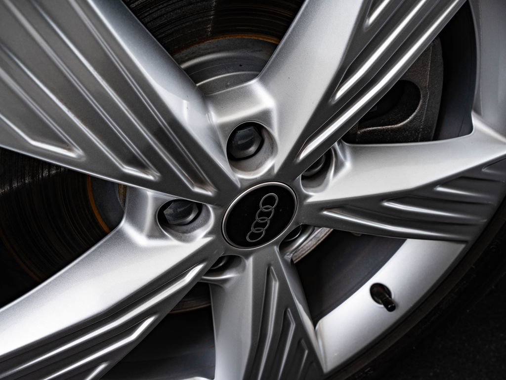 Used 2024 Audi Q4 e-tron Prestige image 8